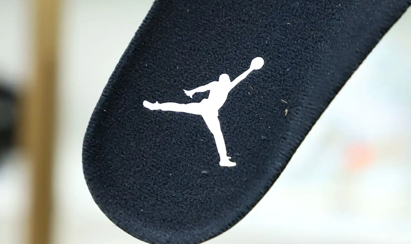 JORDAN MILITARY AIR 4 BLACK 0701